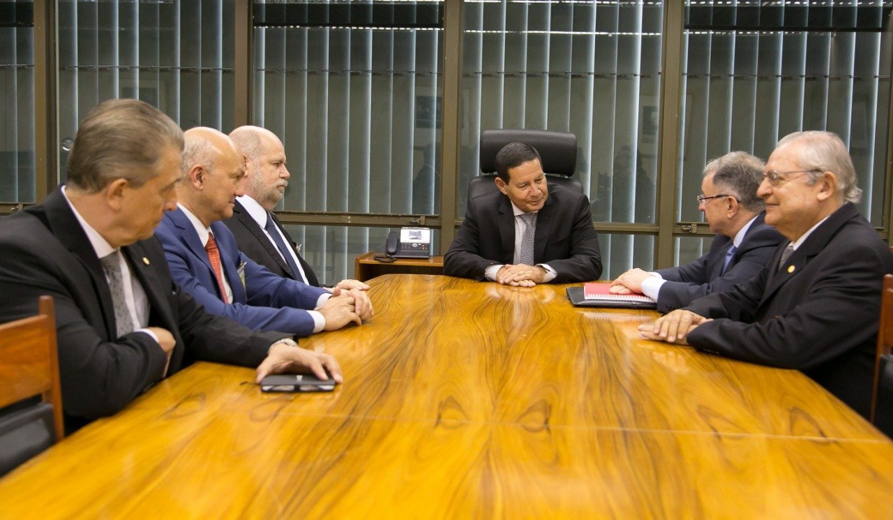 CBIC: Geração de empregos é tema de encontro da CBIC com o vice-presidente Mourão