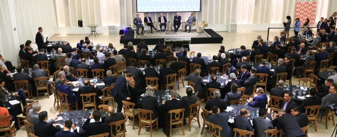 Construção e Congresso discutem caminhos para geração de 900 mil empregos